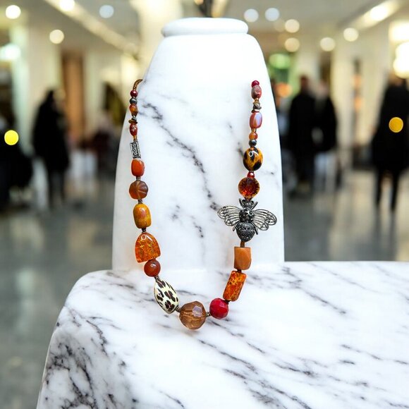 Orange and Amber beaded necklace with a bee pendant - Picture 2 of 3